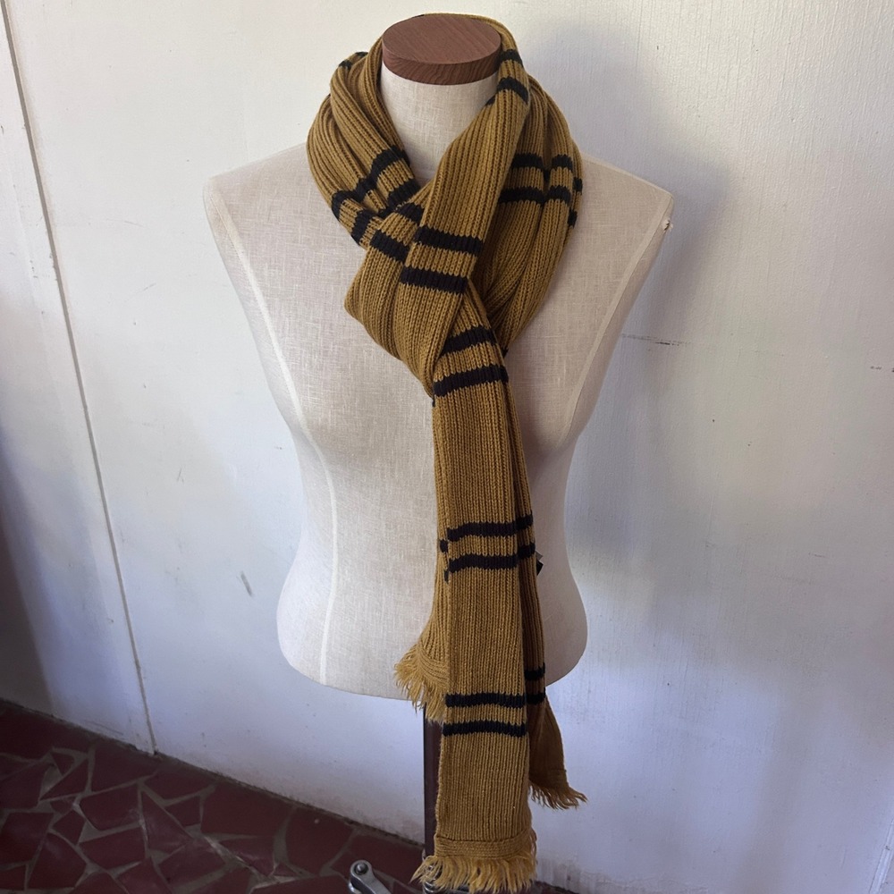 Harry Potter Scarf Unisex OS Yellow Black Hufflepuff Cosplay Dark Academia